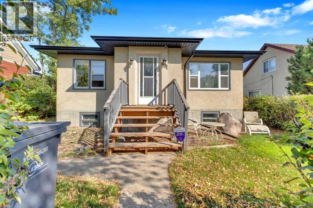 5006 55 Avenue — Ponoka, Alberta - Photo 3 of 31