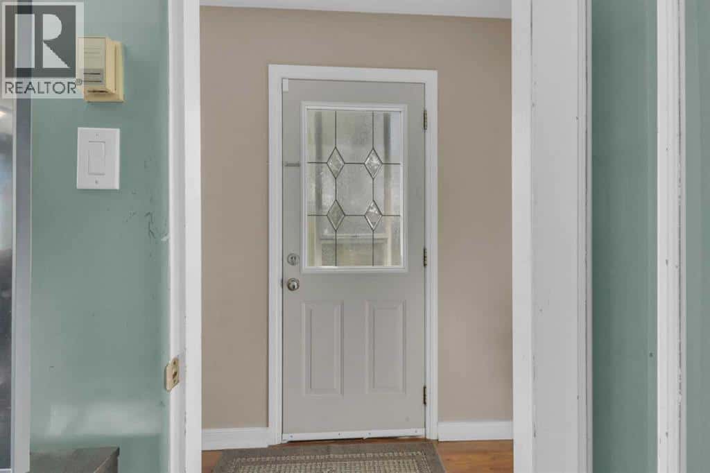 5006 55 Avenue — Ponoka, Alberta - Photo 5 of 31