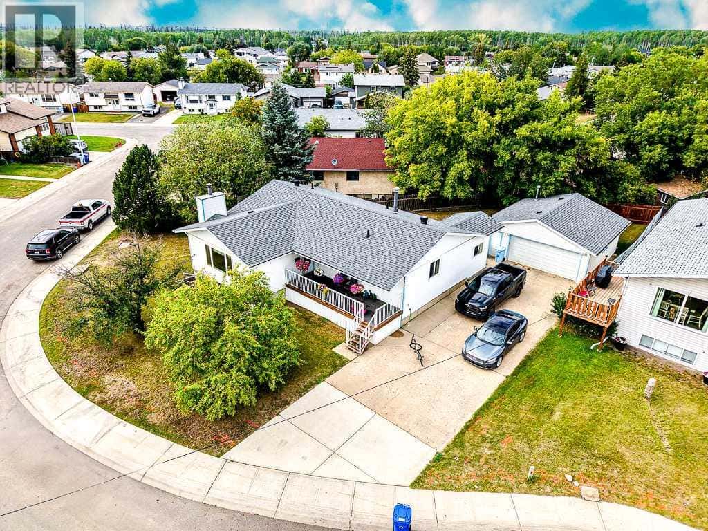 111 Christina Court — Fort McMurray, Alberta - Photo 4 of 42