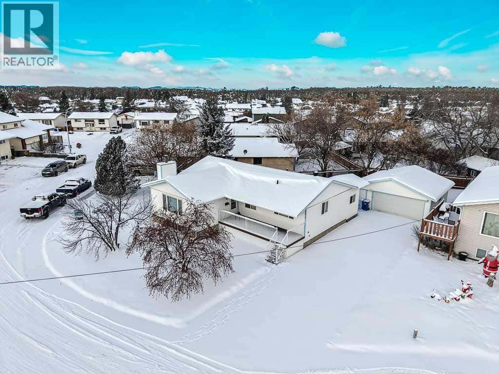 111 Christina Court — Fort McMurray, Alberta - Photo 3 of 42