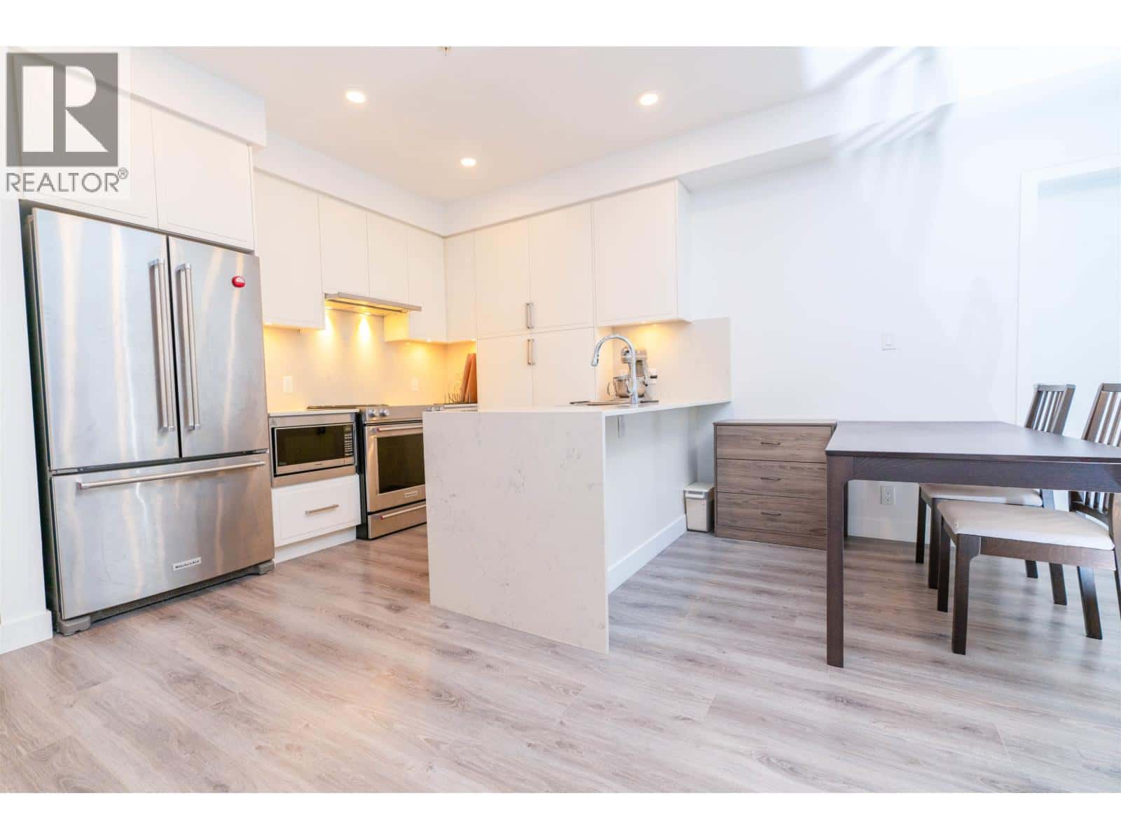 505 700 CLARKE ROAD — Coquitlam, British Columbia - Photo 4 of 18