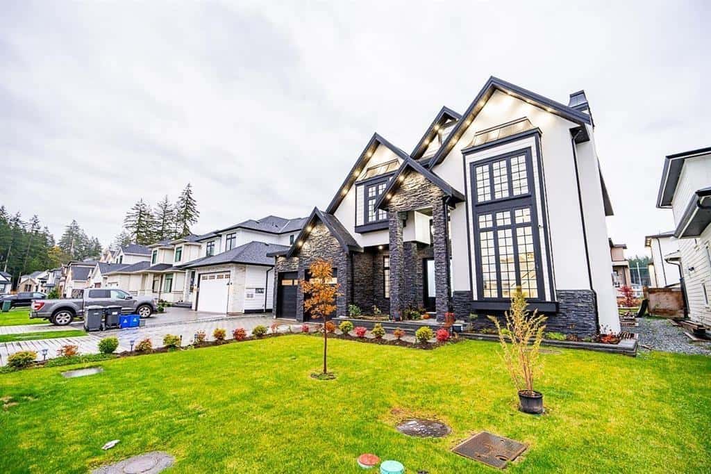 19718 33 AVENUE — Langley, British Columbia - Photo 2 of 39