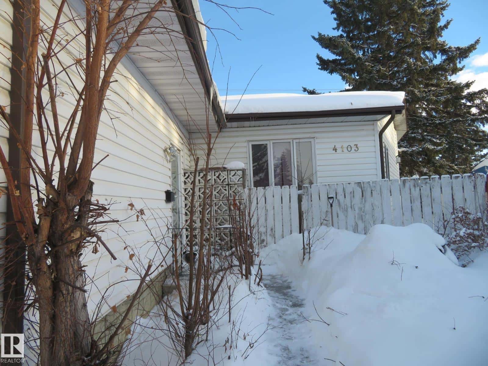 4103 111A ST NW — Edmonton, Alberta - Photo 2 of 21