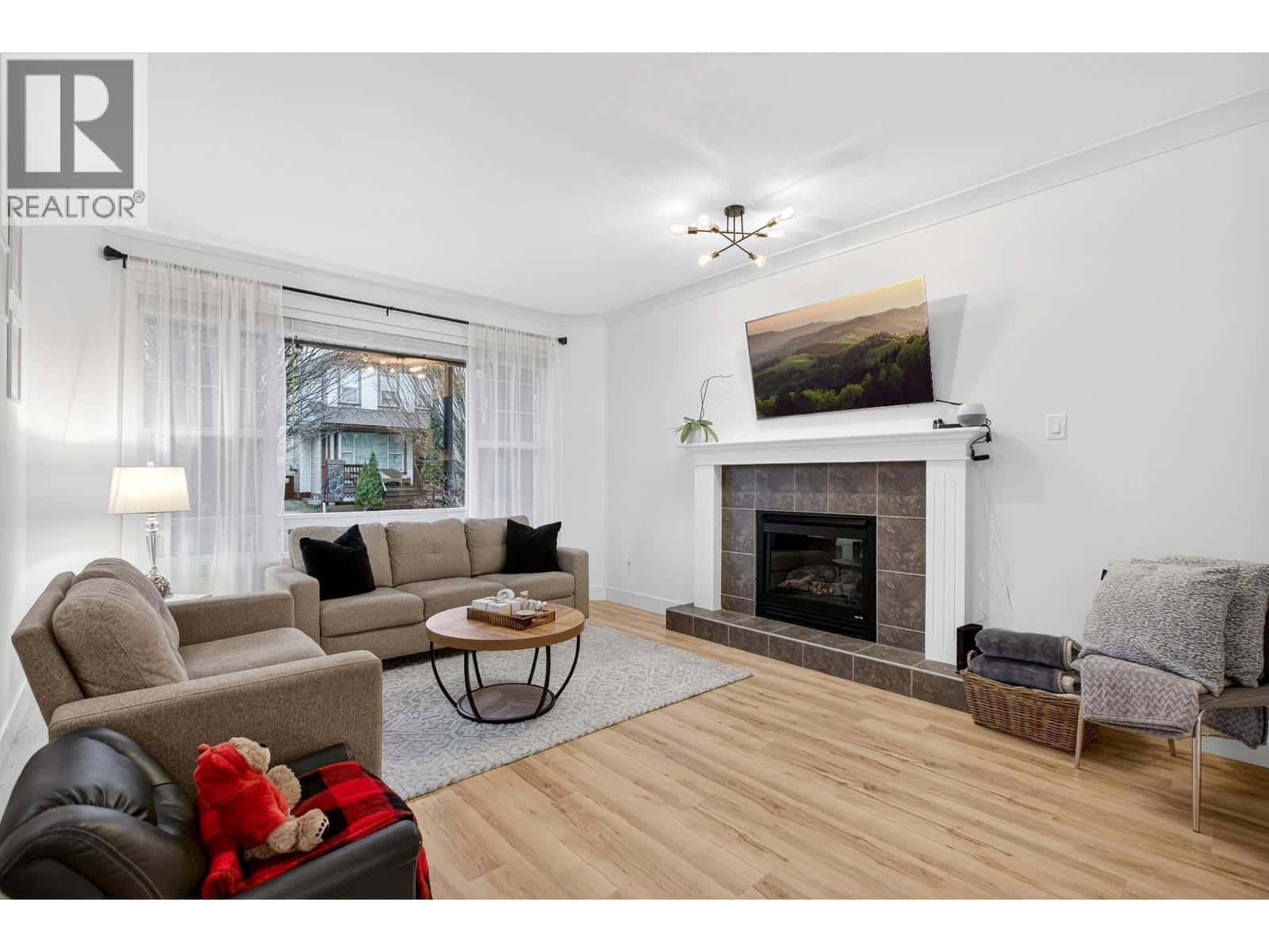 24304 102A AVENUE — Maple Ridge, British Columbia - Photo 4 of 40