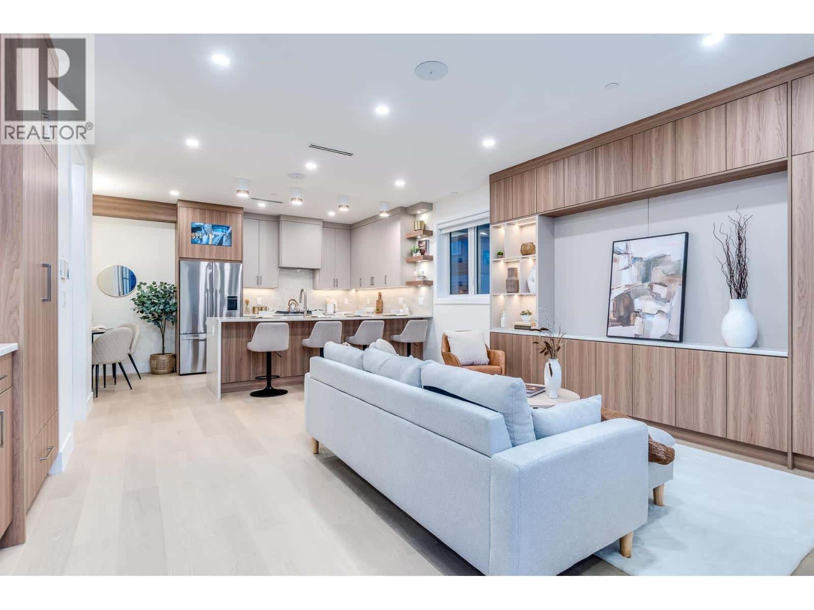 1 2943 E 44TH AVENUE — Vancouver, British Columbia - Photo 5 of 39