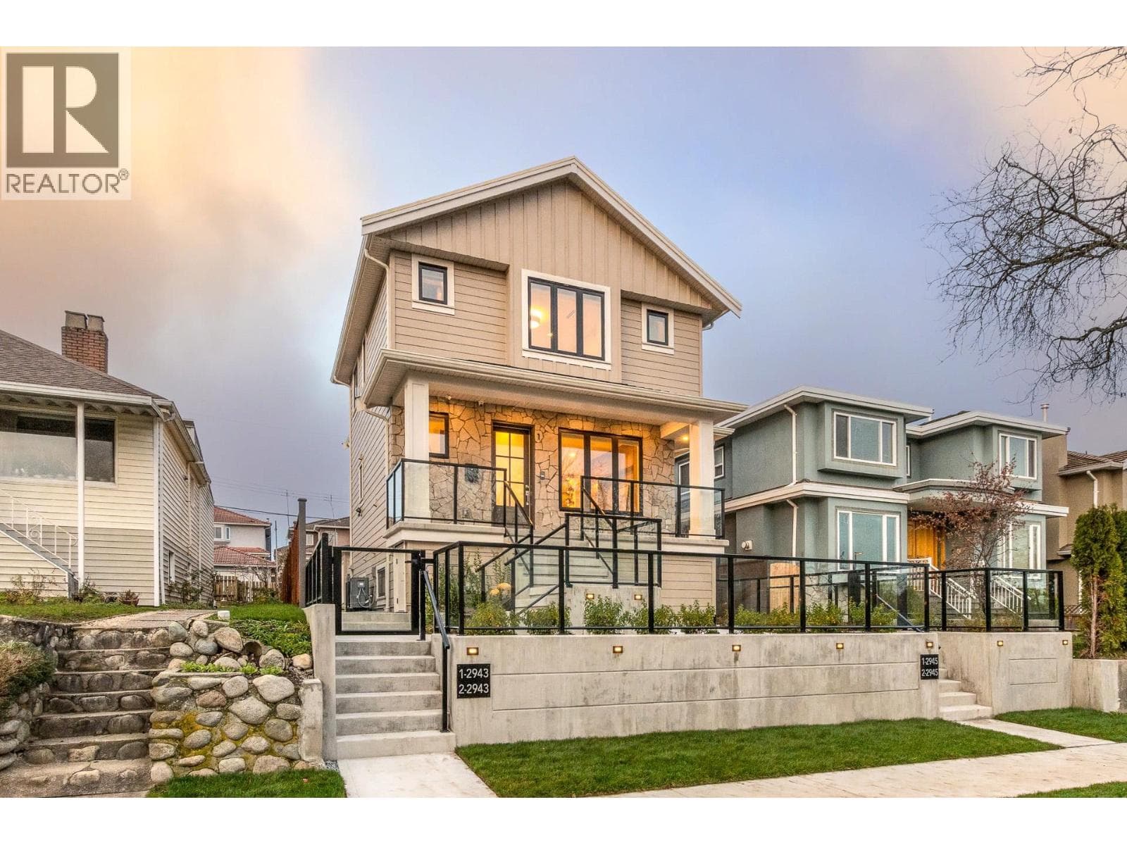 1 2943 E 44TH AVENUE — Vancouver, British Columbia - Main photo