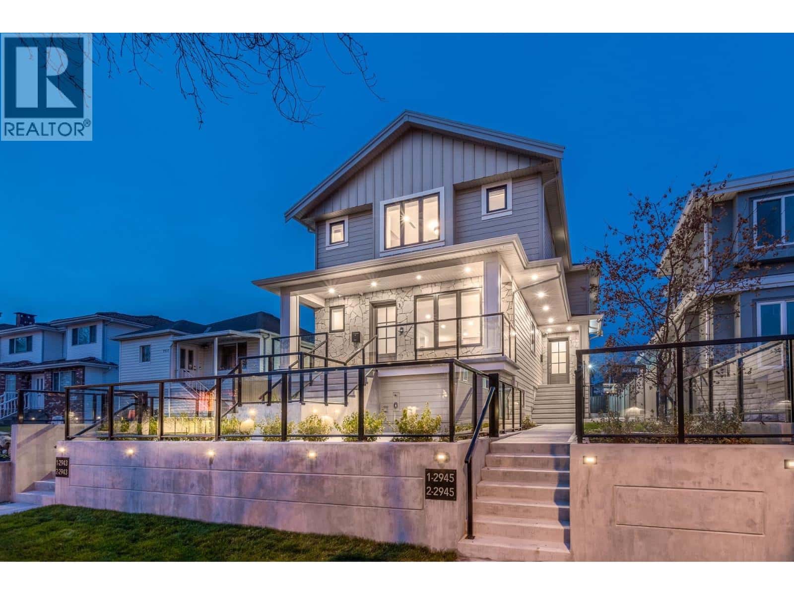 1 2945 E 44TH AVENUE — Vancouver, British Columbia - Photo 3 of 40