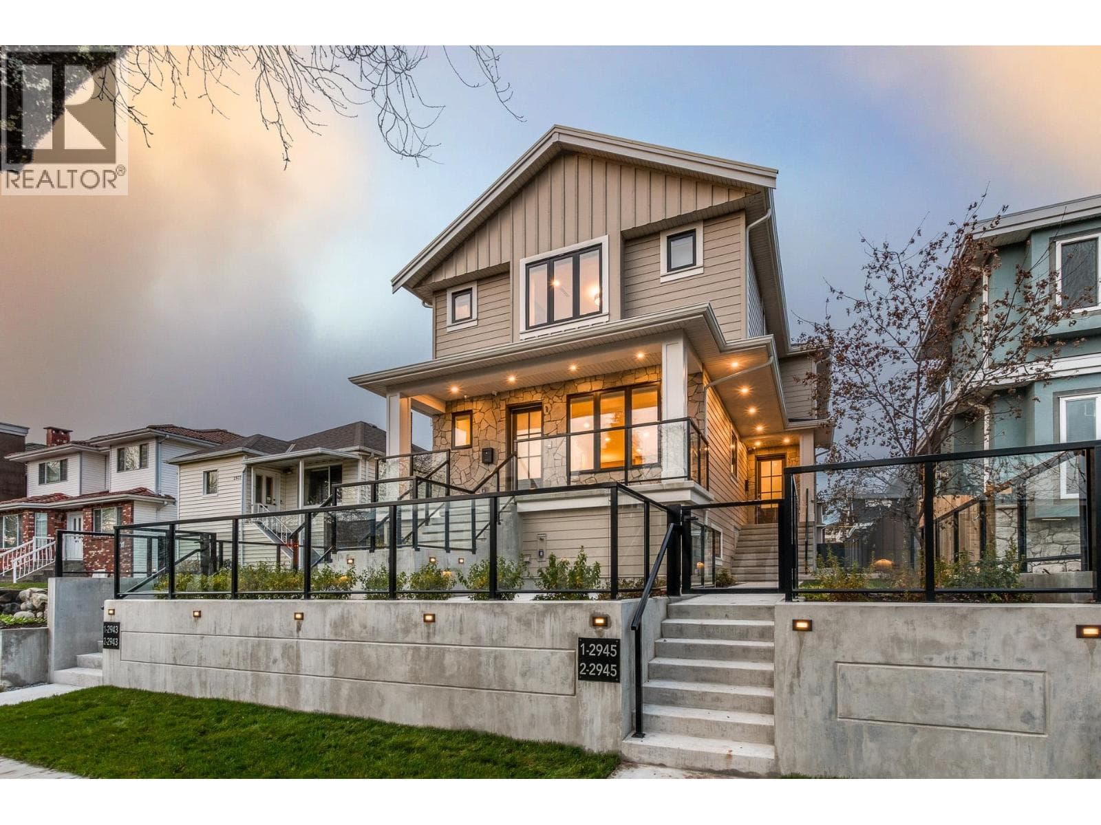 1 2945 E 44TH AVENUE — Vancouver, British Columbia - Main photo