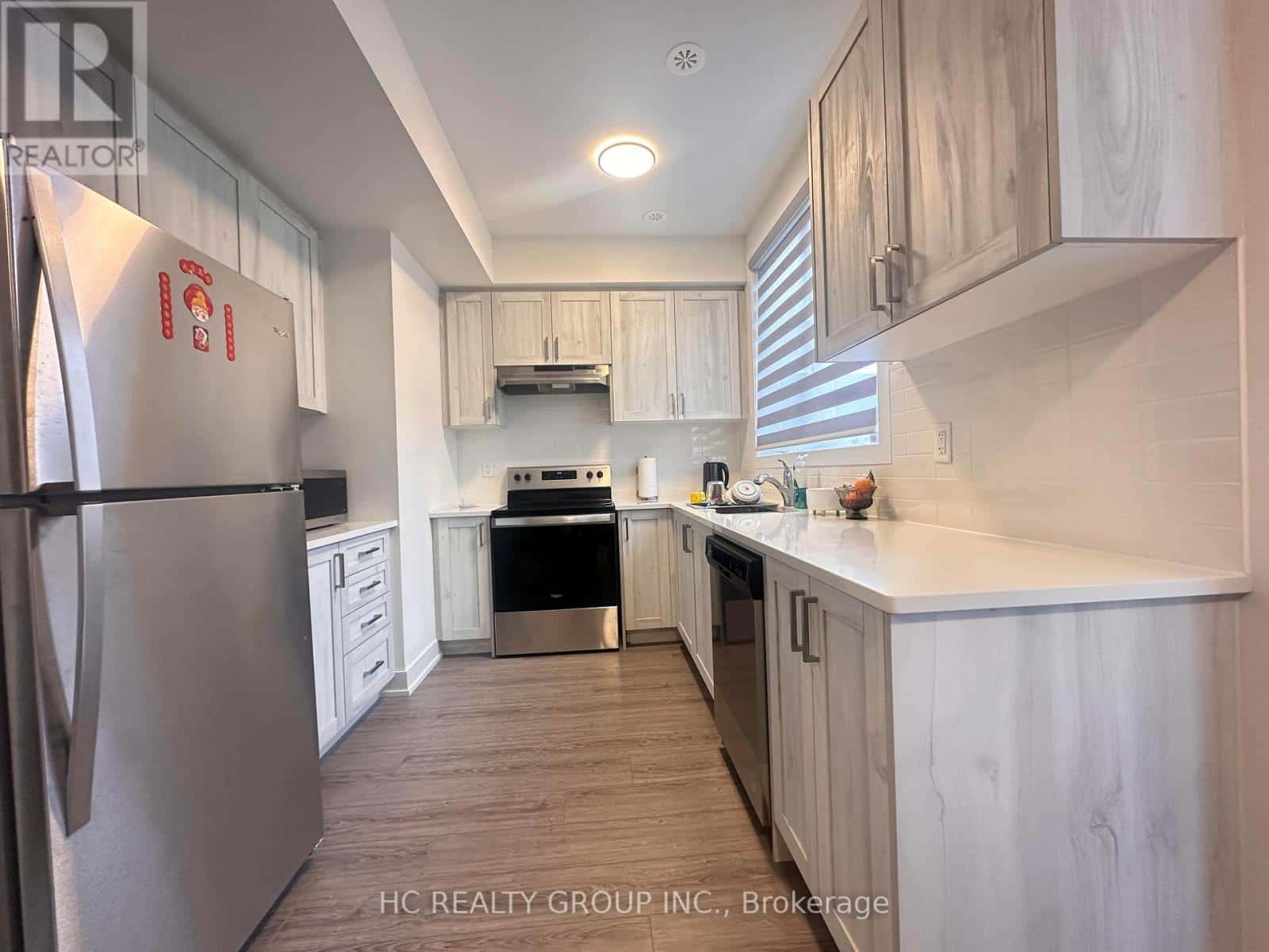 6 - 3 BOND CRESCENT — Richmond Hill (Oak Ridges), Ontario - Photo 4 of 9