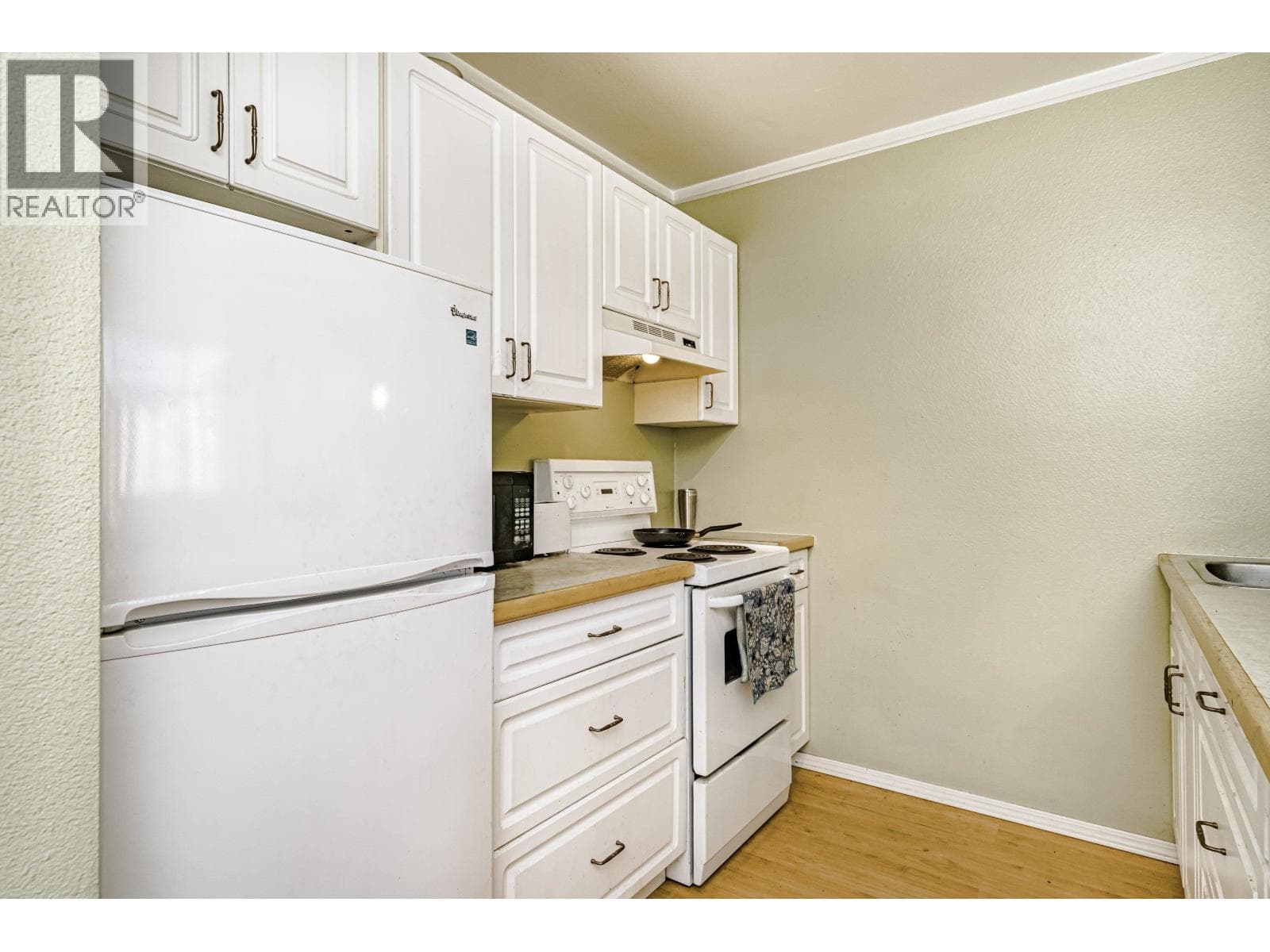 610 1330 BURRARD STREET - Main photo, Vancouver, British Columbia