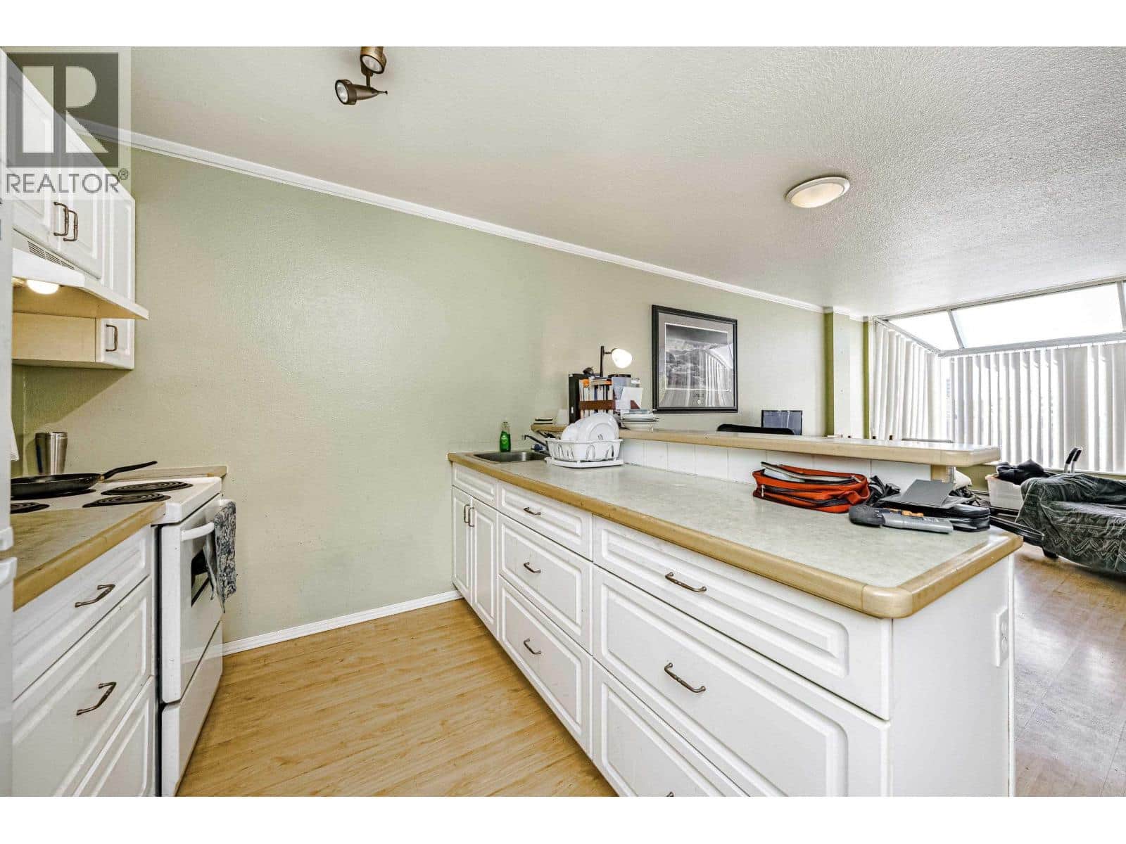 610 1330 BURRARD STREET - Photo 2 of 25, Vancouver, British Columbia