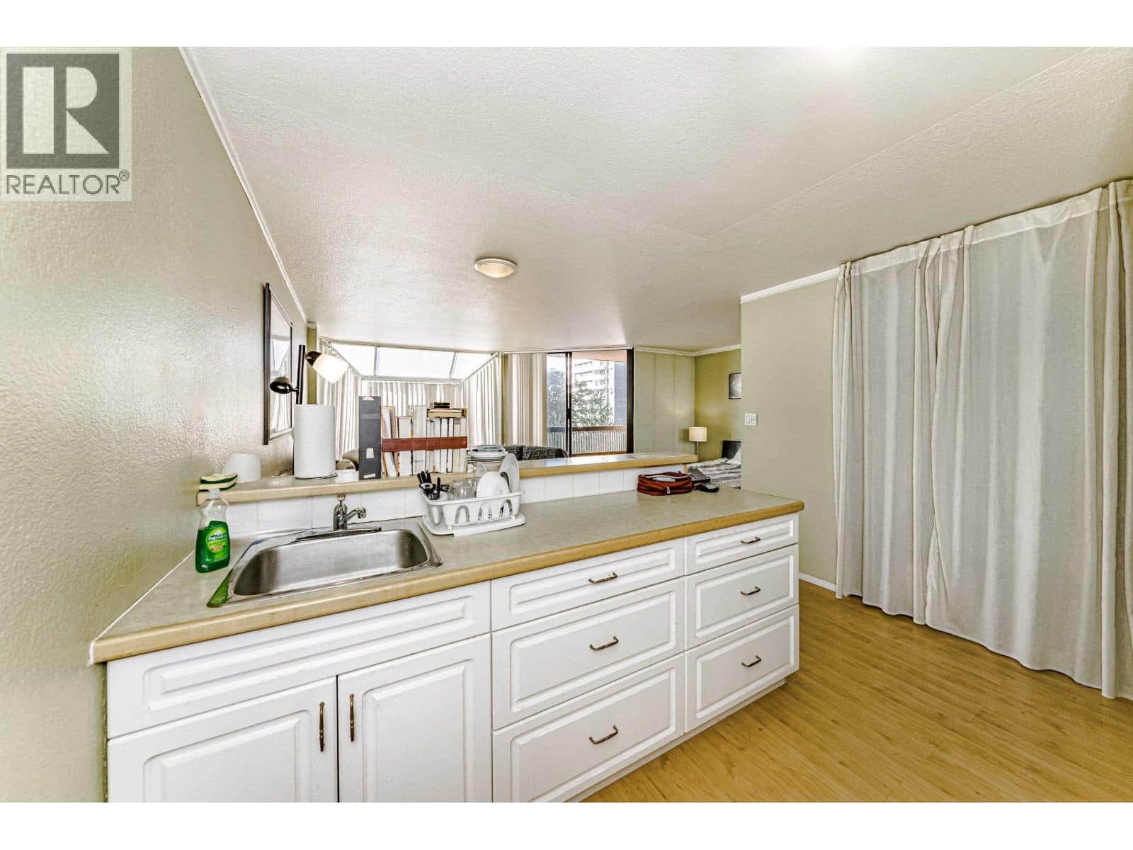 610 1330 BURRARD STREET - Photo 3 of 25, Vancouver, British Columbia