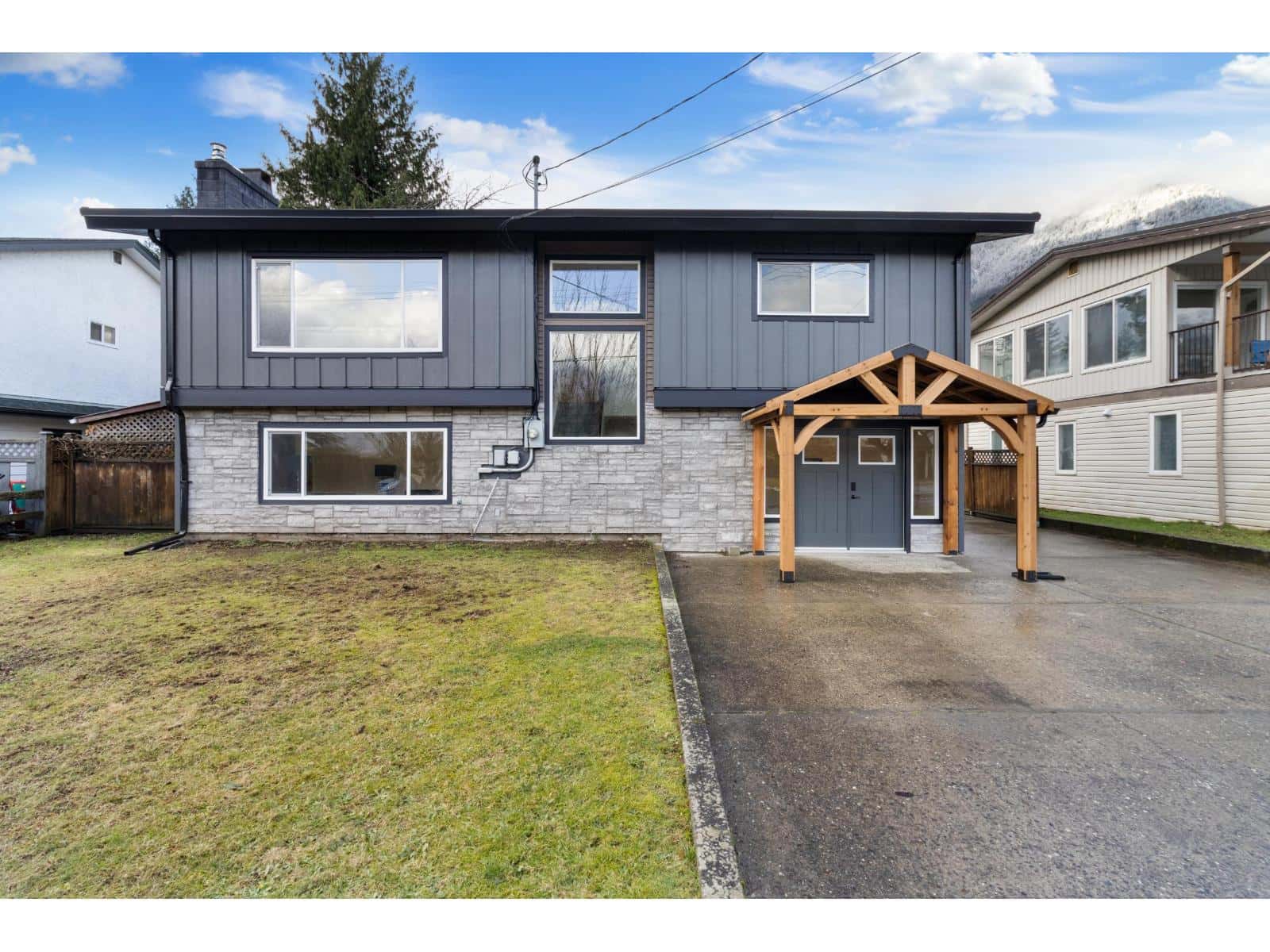 354 3RD AVENUE, Hope — Hope, British Columbia - Photo 2 of 31