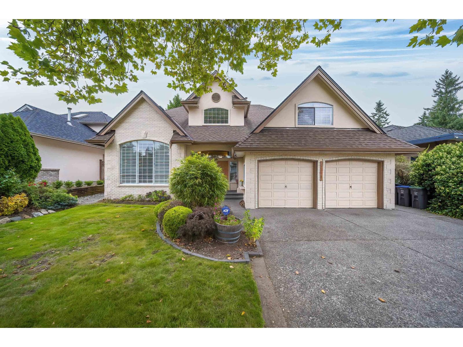 14872 25A AVENUE — Surrey, British Columbia - Main photo