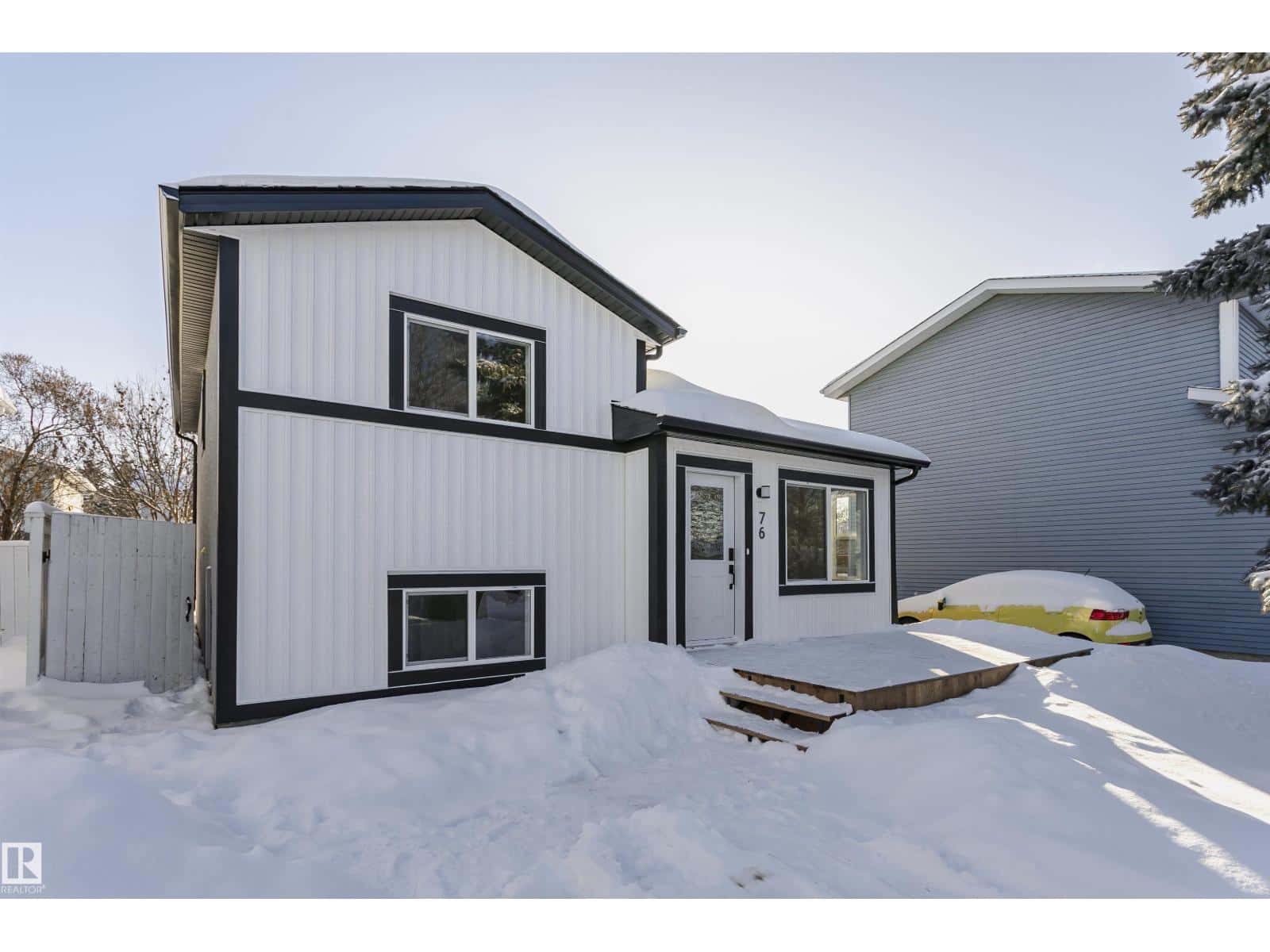 76 DAYTON CR — St. Albert, Alberta - Photo 2 of 56