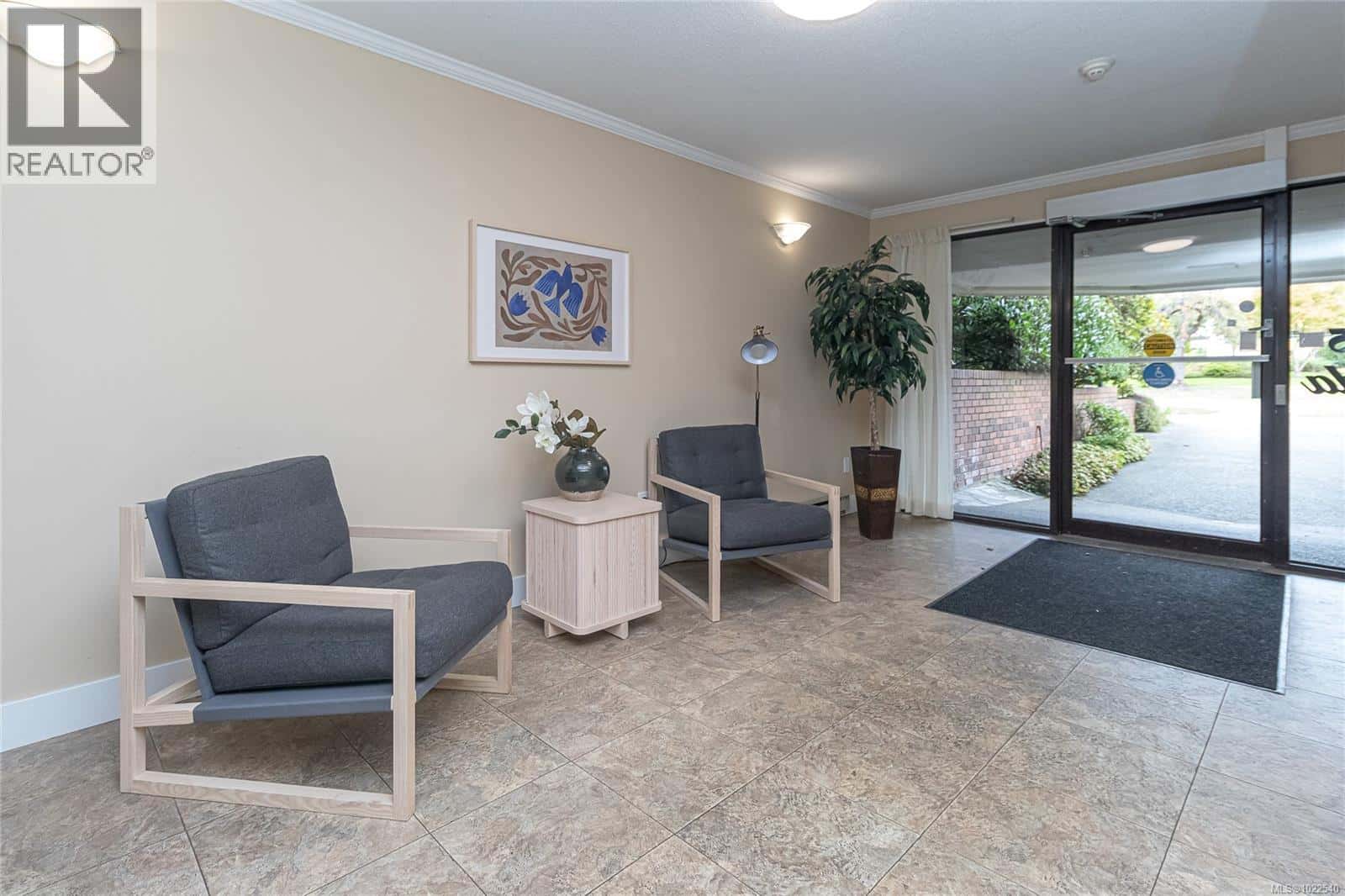 405 1145 Hilda St — Victoria, British Columbia - Photo 4 of 26