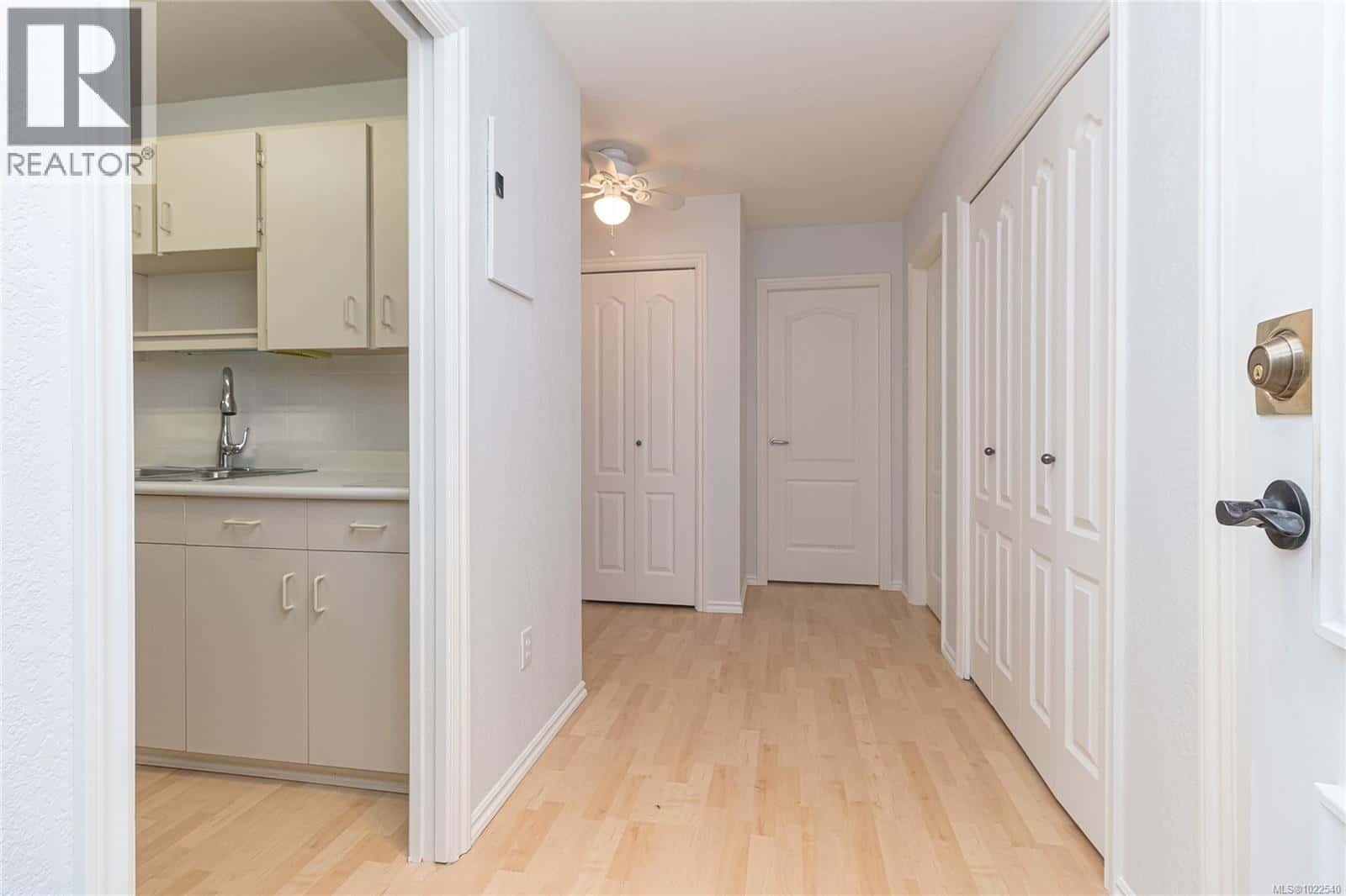 405 1145 Hilda St — Victoria, British Columbia - Photo 5 of 26