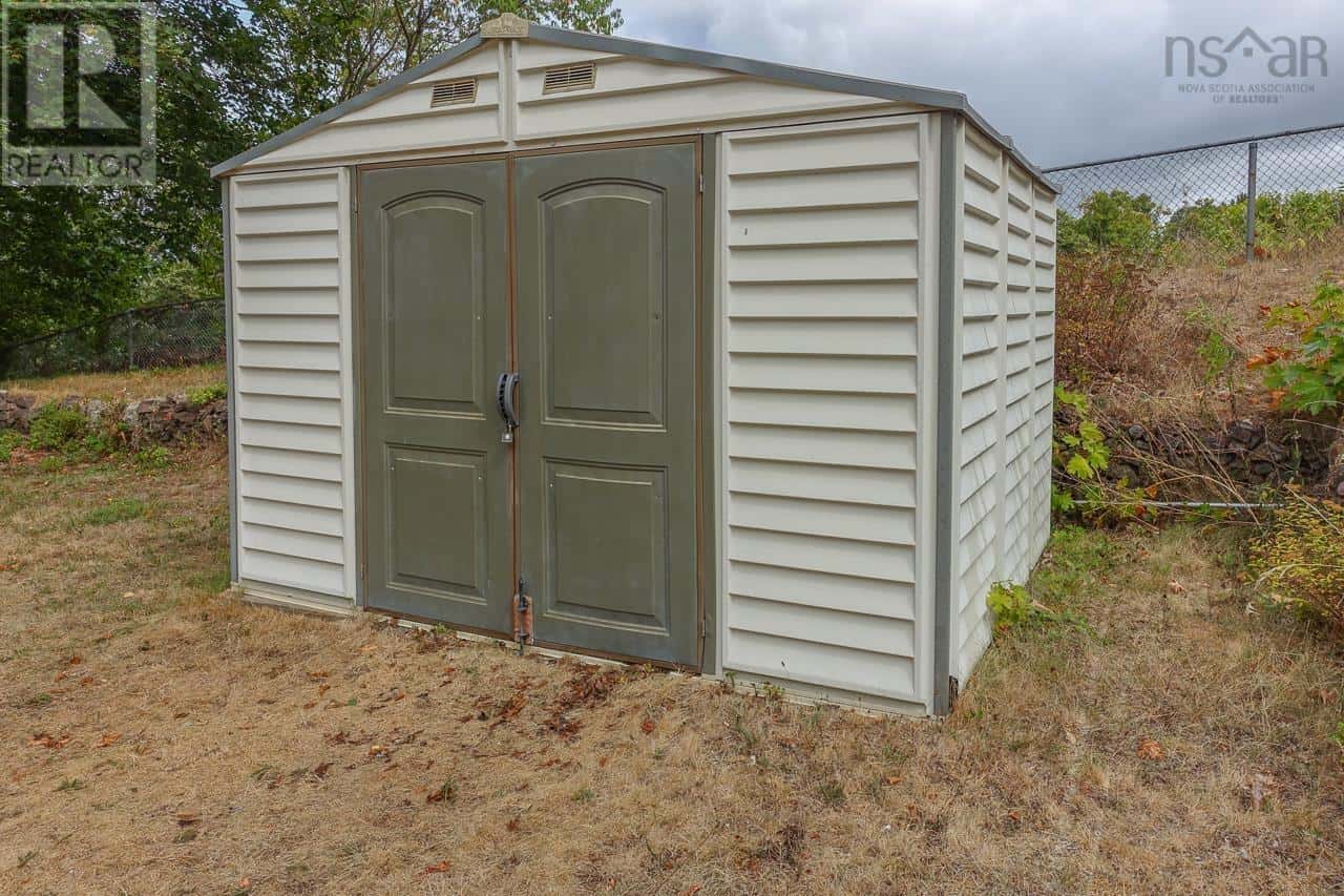 6 Comeau Avenue — Kentville, Nova Scotia - Photo 4 of 28