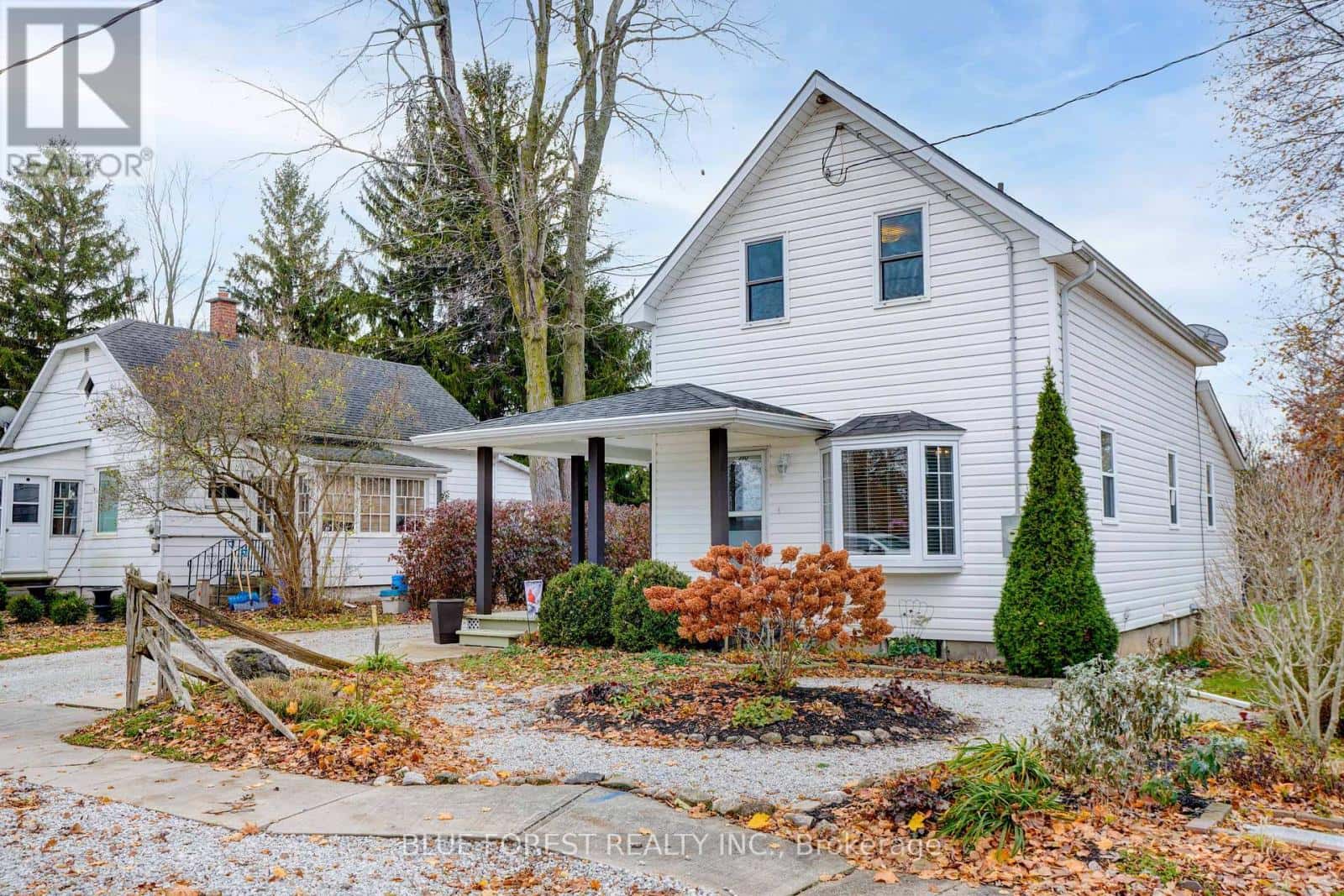 210 JANE STREET — West Elgin (Rodney), Ontario - Photo 3 of 42