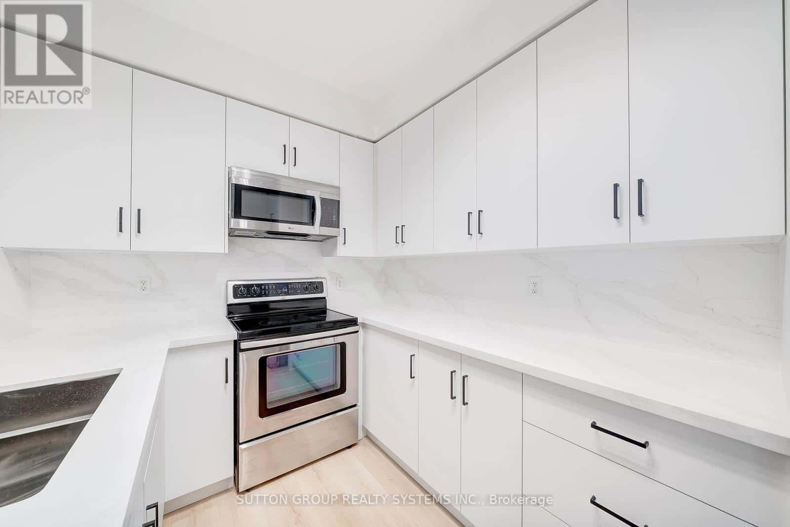 LPH 5 - 7 LORRAINE DRIVE — Toronto (Willowdale West), Ontario - Photo 4 of 24