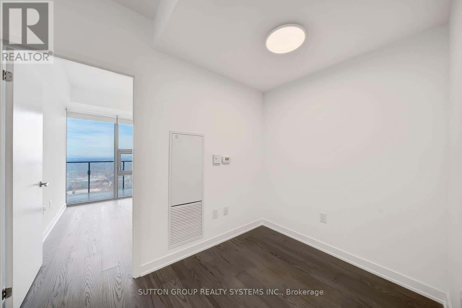 4707 - 11 WELLESLEY STREET W — Toronto (Bay Street Corridor), Ontario - Photo 4 of 27