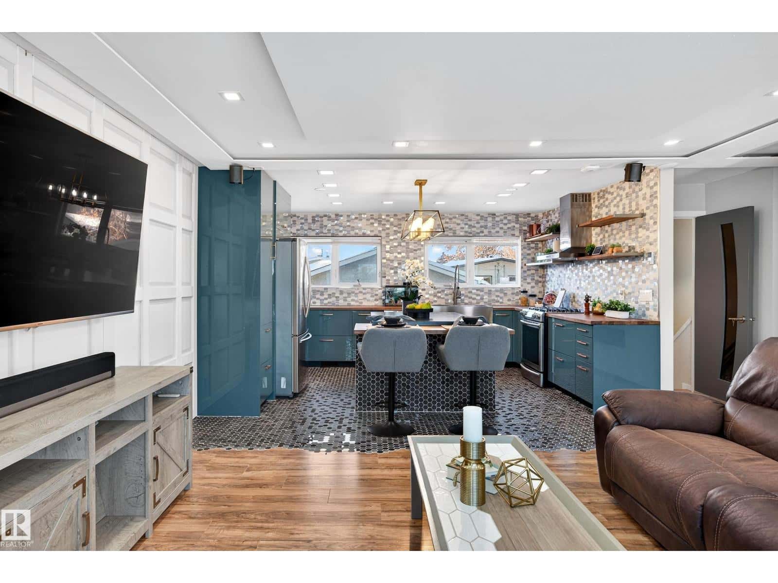 13028 81 ST NW — Edmonton, Alberta - Photo 2 of 52