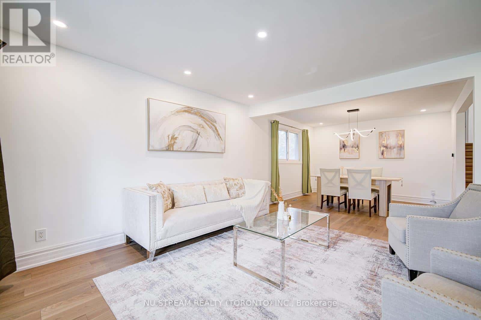 8 HEMINGWAY CRESCENT — Markham (Unionville), Ontario - Photo 2 of 36