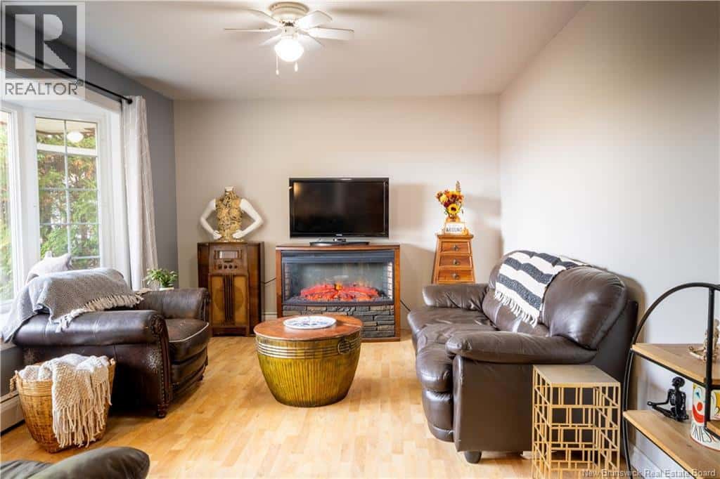 427 Holden Street — Oromocto, New Brunswick - Photo 5 of 41