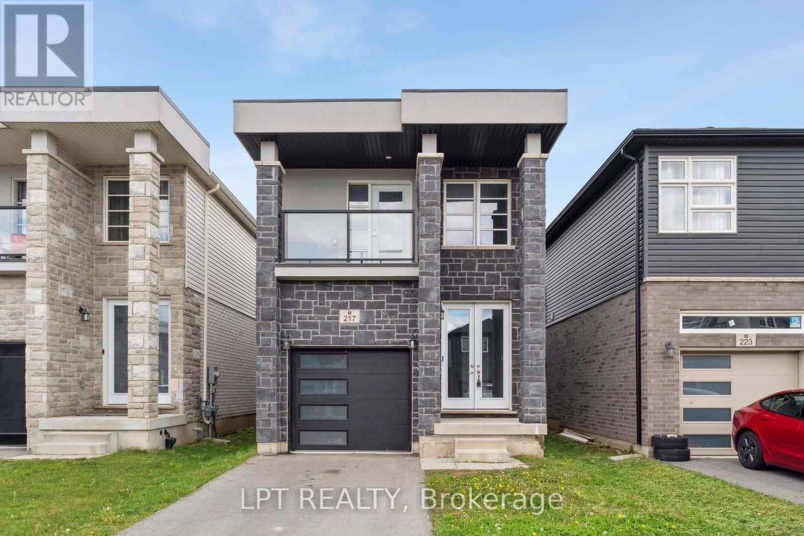 217 LOUISE STREET — Welland (Lincoln/Crowland), Ontario - Photo 3 of 36