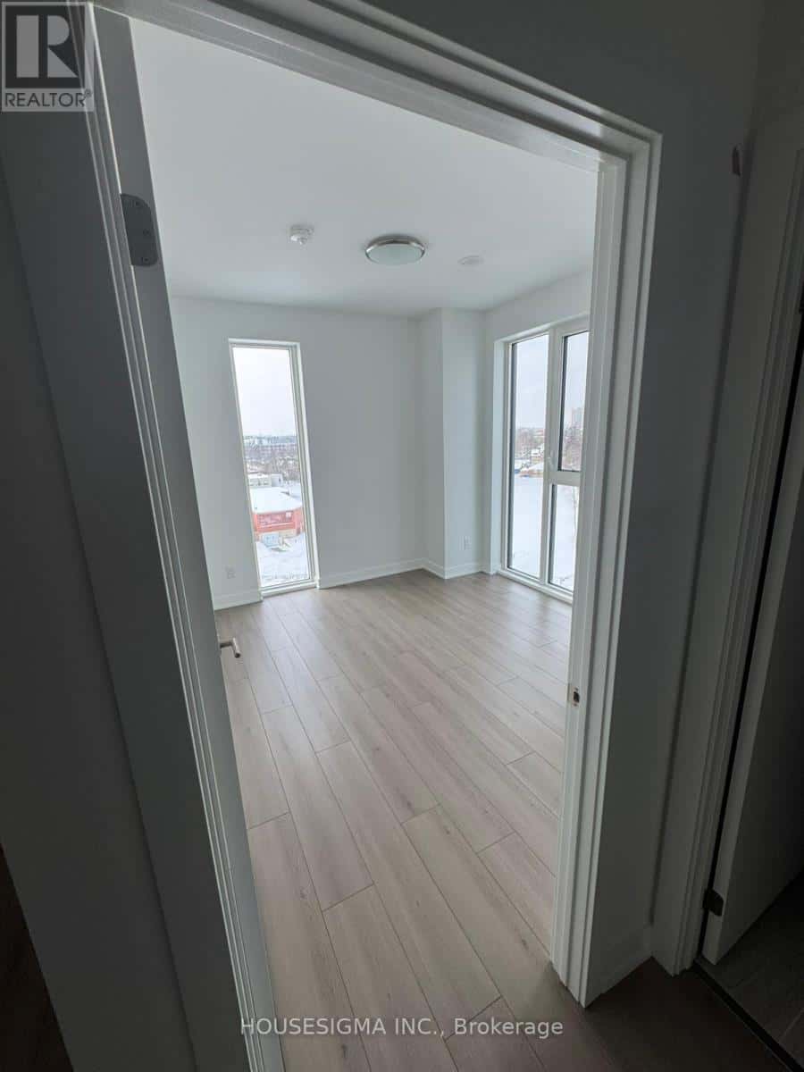 806 - 25 WELLINGTON STREET S — Kitchener, Ontario - Photo 2 of 11