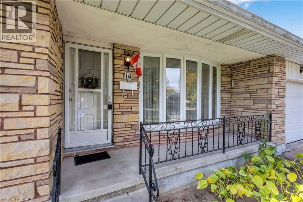 14 BURDOCK Boulevard — Brantford, Ontario - Photo 4 of 49