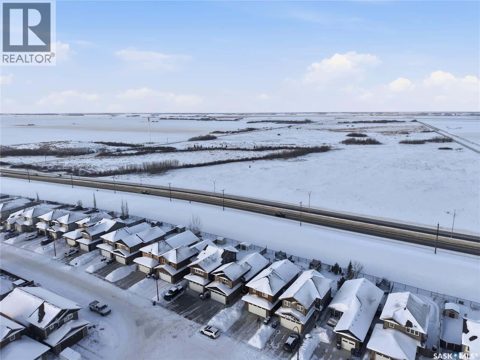 219 Henick CRESCENT — Saskatoon, Saskatchewan - Photo 4 of 42