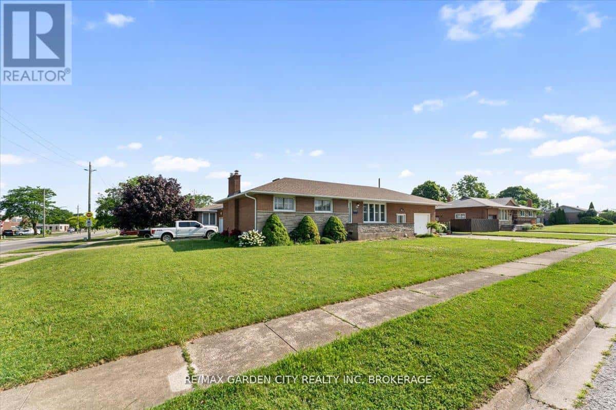 160 ELGIN STREET — Thorold (Thorold Downtown), Ontario - Photo 2 of 38