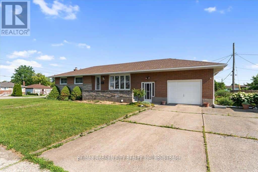 160 ELGIN STREET — Thorold (Thorold Downtown), Ontario - Photo 3 of 38