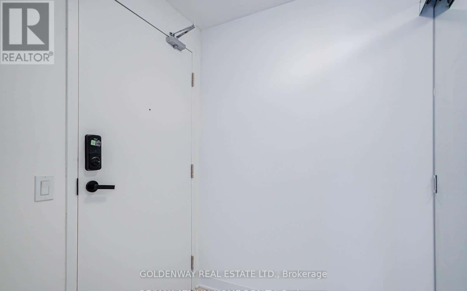 2503 - 3900 CONFEDERATION PARKWAY E — Mississauga (City Centre), Ontario - Photo 5 of 40