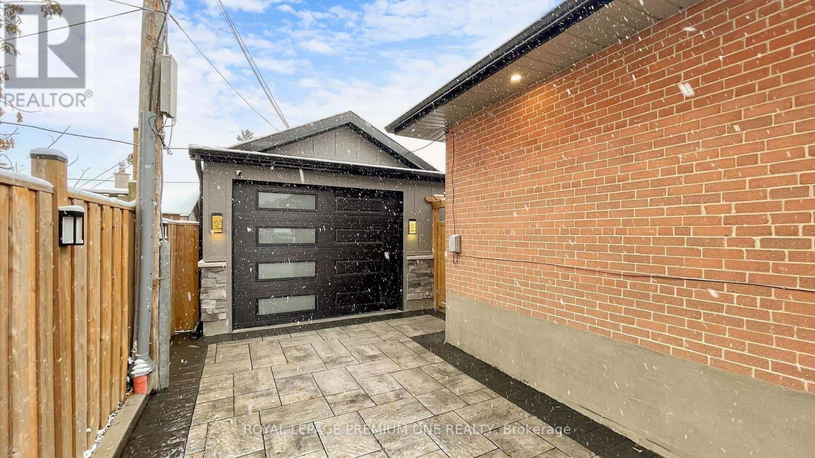 76 ALHART DRIVE — Toronto (Thistletown-Beaumonde Heights), Ontario - Photo 3 of 28