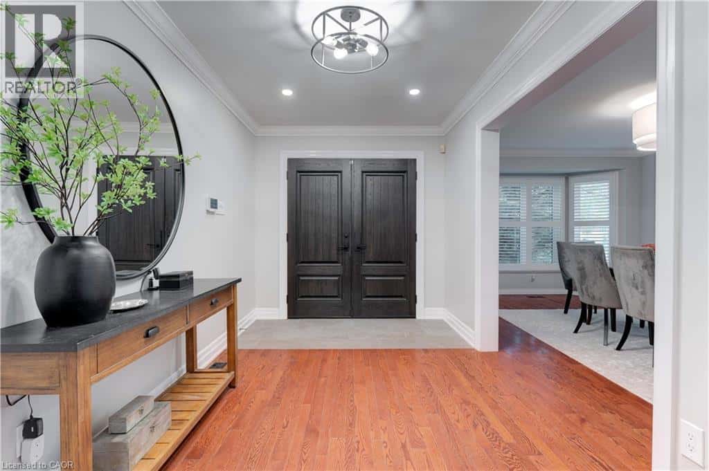 1586 HERITAGE Way — Oakville, Ontario - Photo 4 of 50