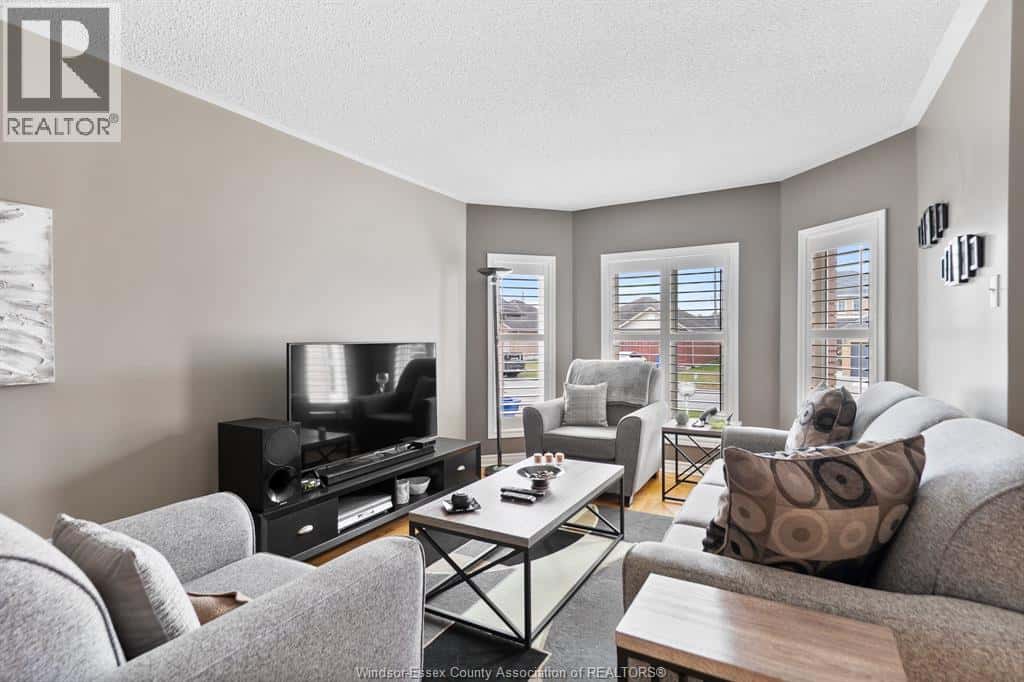 166 EVELEIGH CRESCENT — Windsor, Ontario - Photo 5 of 34