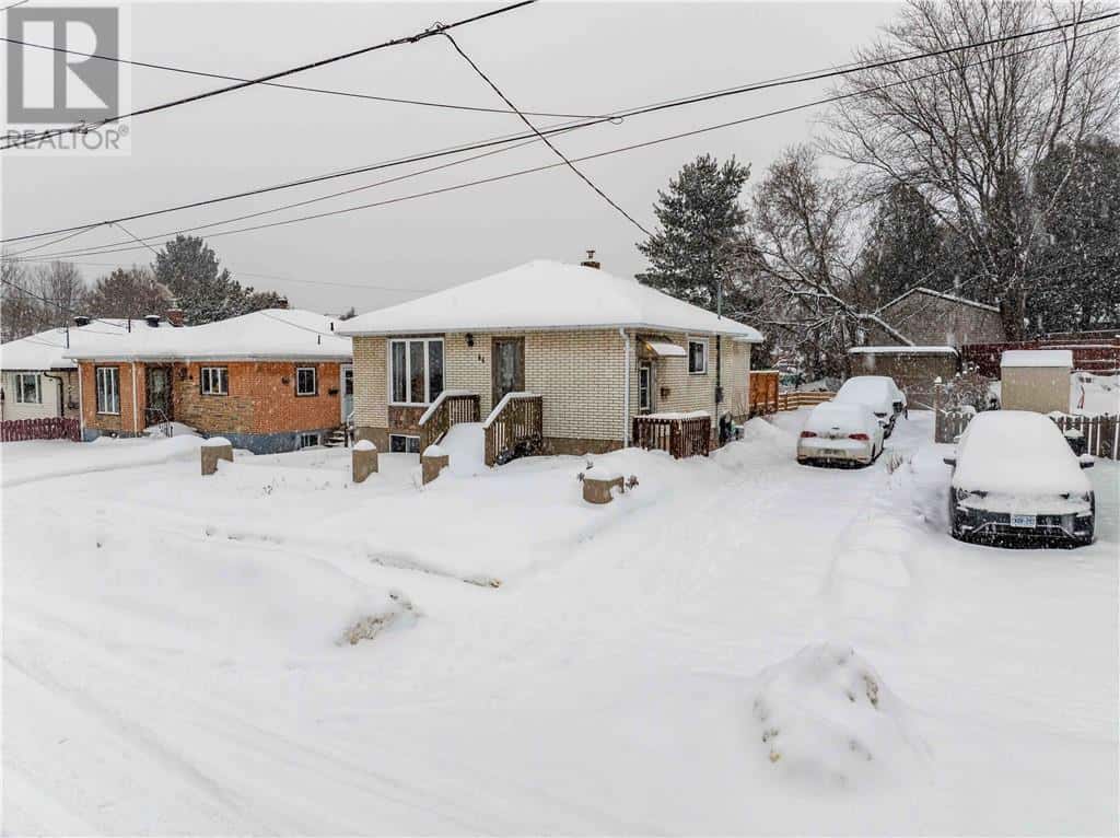 86 Parkwood Street — Sudbury, Ontario - Photo 2 of 21