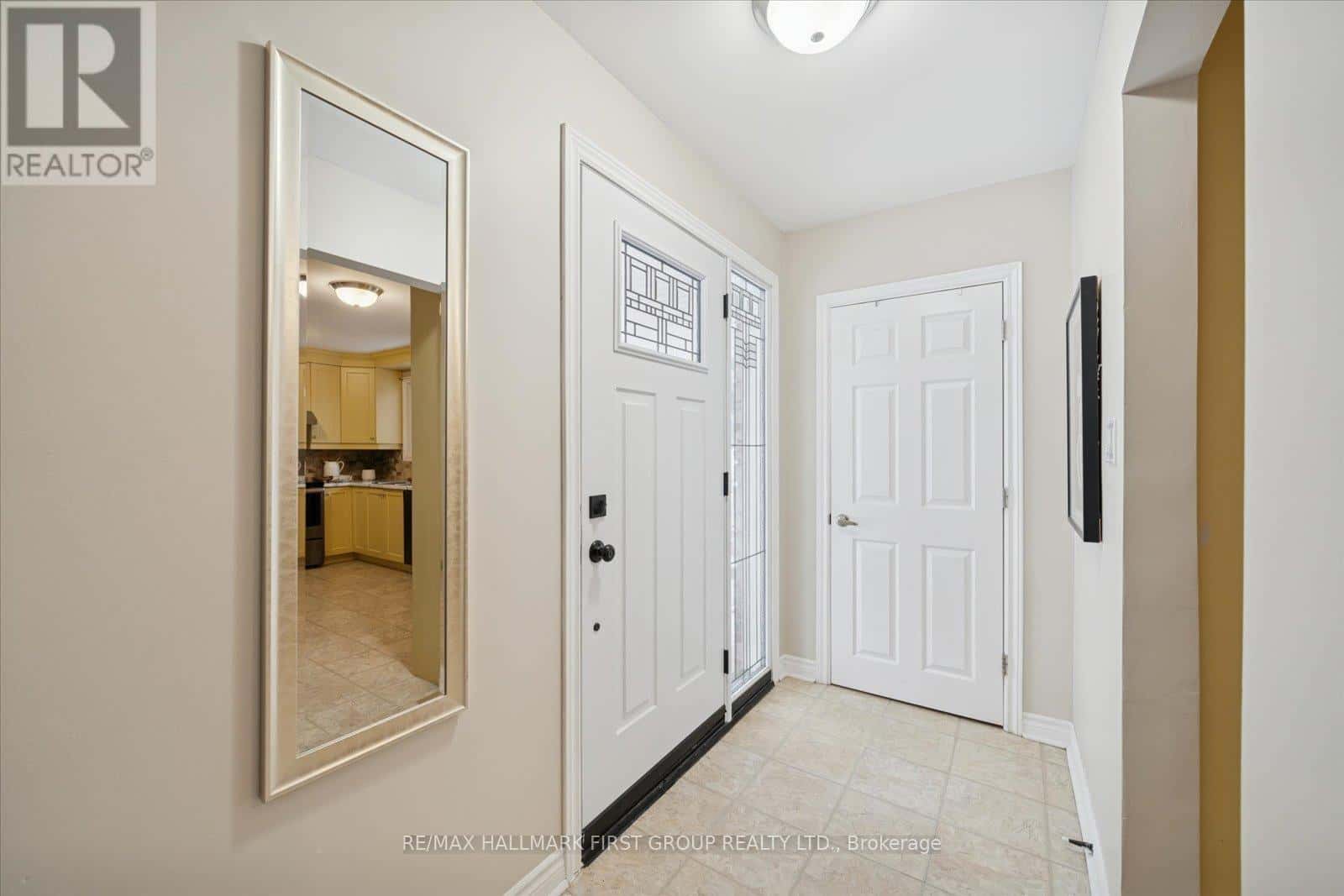 553 HARMONY ROAD S — Oshawa (Donevan), Ontario - Photo 4 of 46