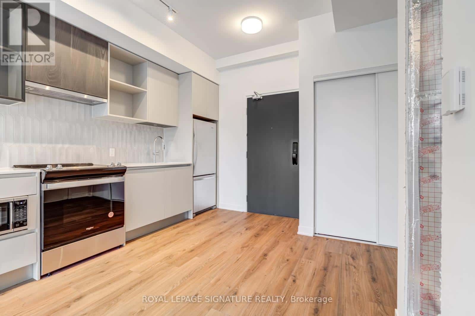 PH20 - 395 DUNDAS STREET W — Oakville (GO Glenorchy), Ontario - Photo 2 of 15