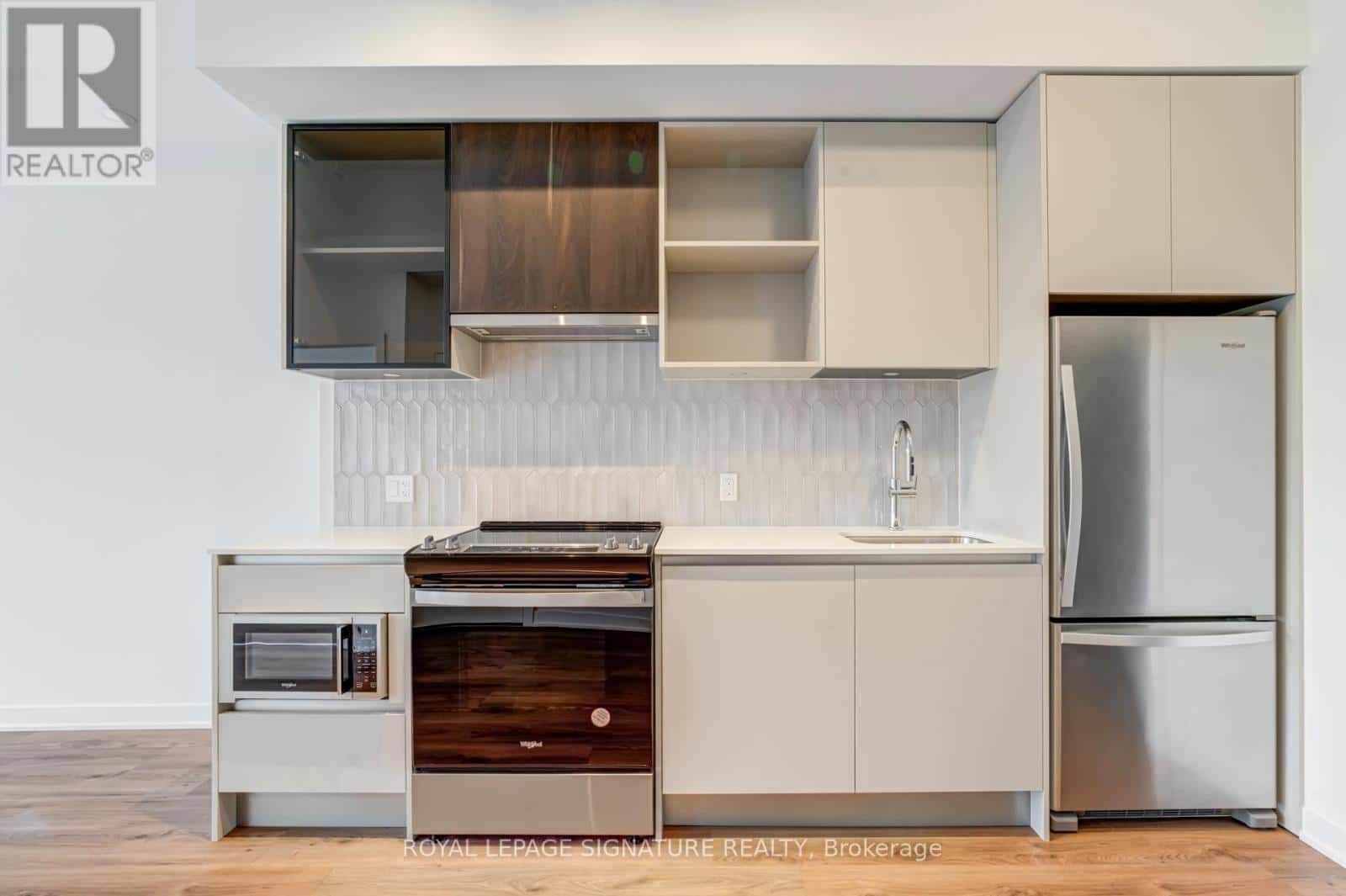 PH20 - 395 DUNDAS STREET W — Oakville (GO Glenorchy), Ontario - Photo 4 of 15