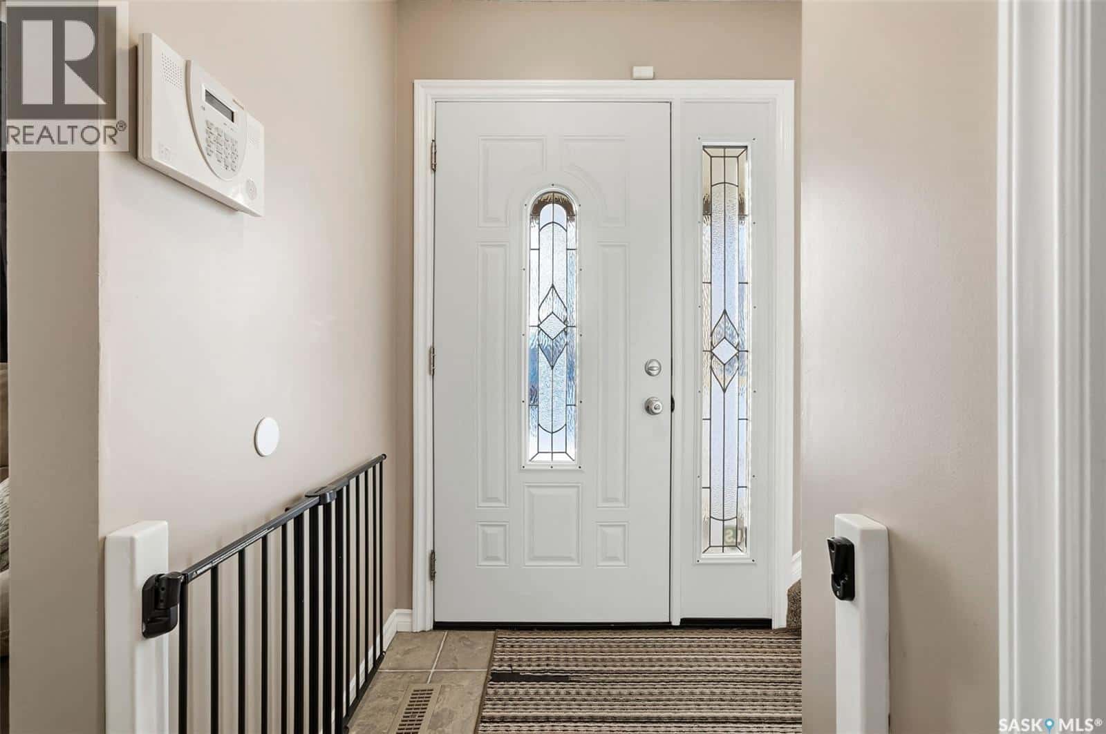 63 Champ CRESCENT — Regina, Saskatchewan - Photo 3 of 40