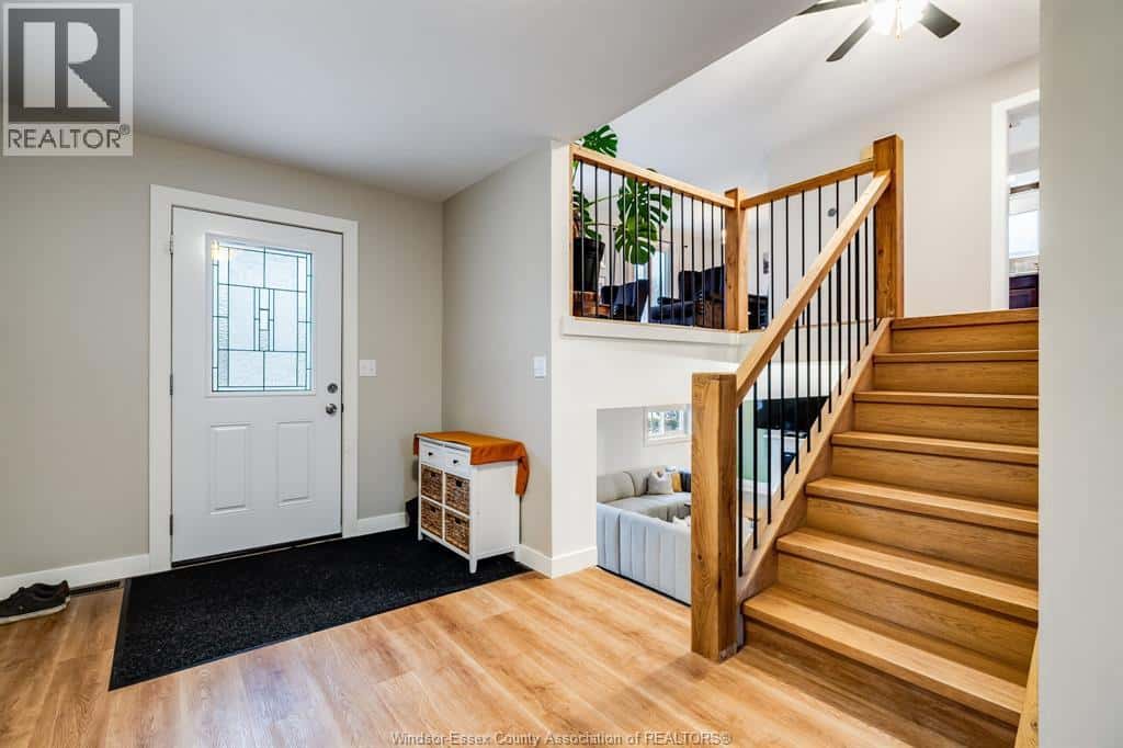 250 Applewood Rd — Kingsville, Ontario - Photo 3 of 50