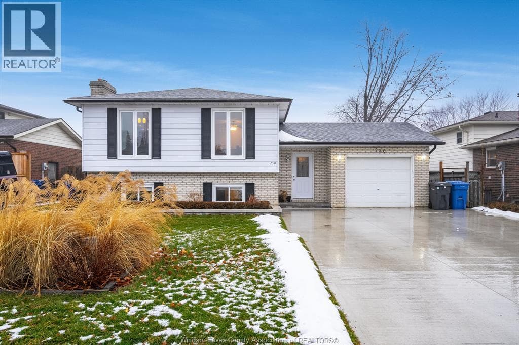 250 Applewood Rd — Kingsville, Ontario - Main photo