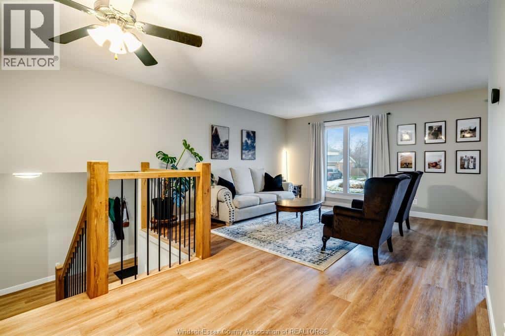 250 Applewood Rd — Kingsville, Ontario - Photo 4 of 50