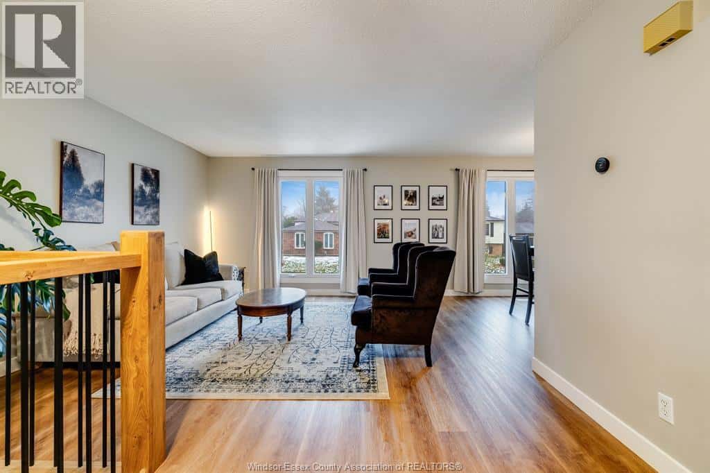 250 Applewood Rd — Kingsville, Ontario - Photo 5 of 50