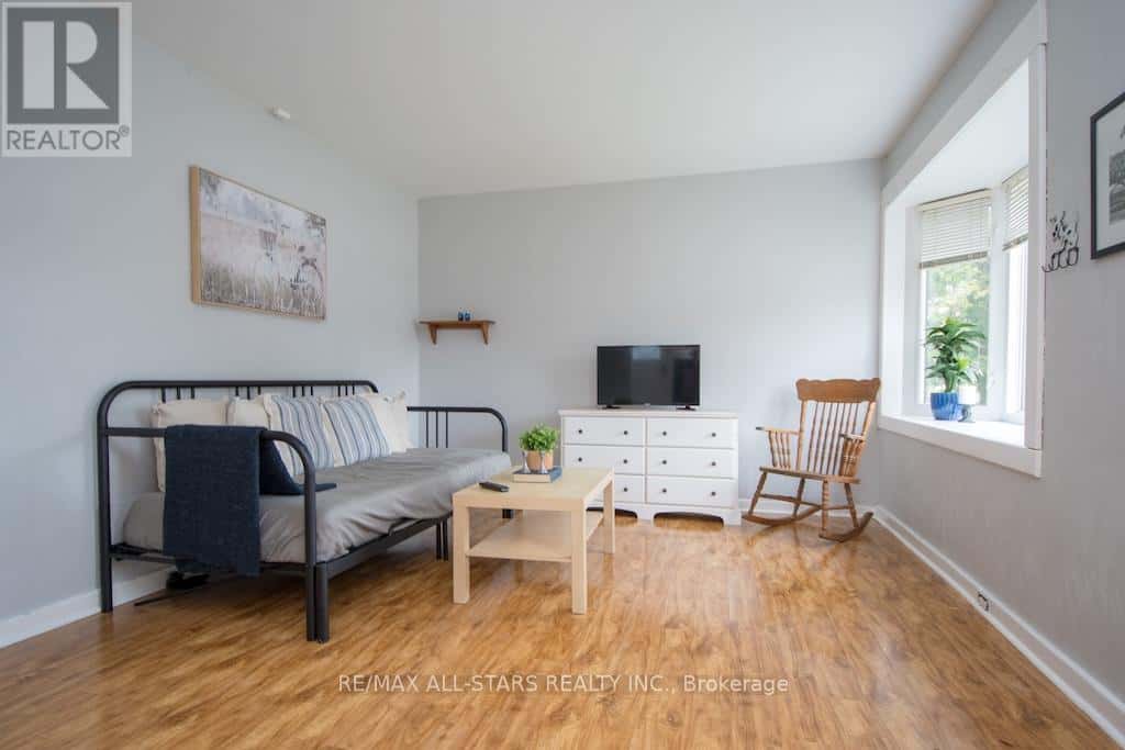 32 ADELAIDE STREET S — Kawartha Lakes (Lindsay), Ontario - Photo 2 of 26