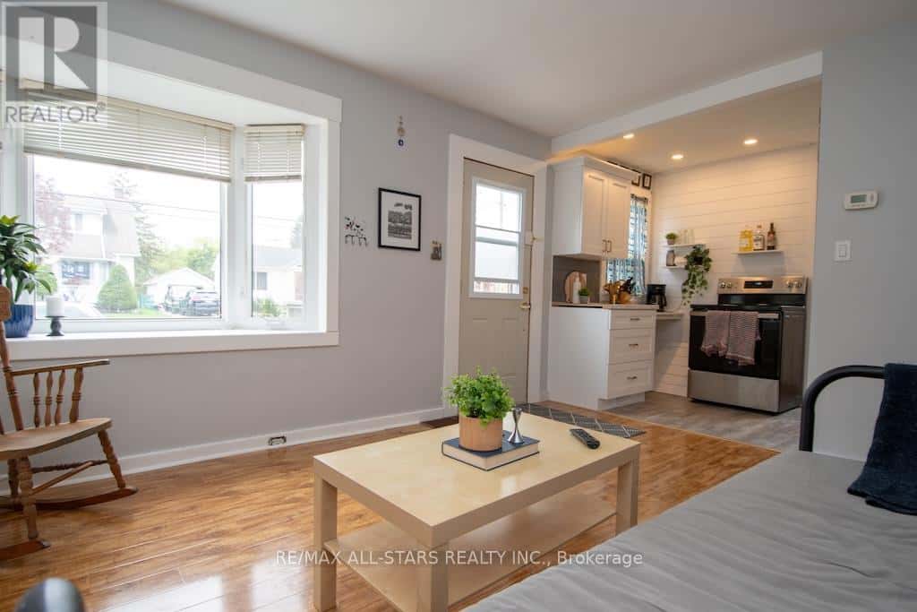 32 ADELAIDE STREET S — Kawartha Lakes (Lindsay), Ontario - Photo 3 of 26