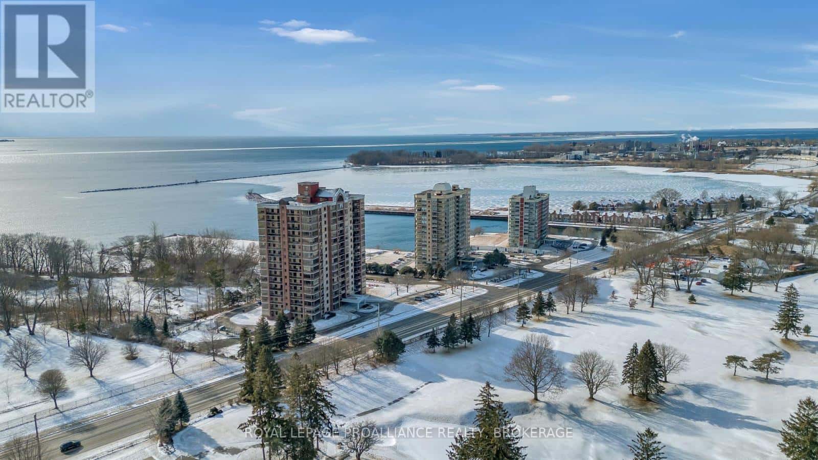 705 - 1000 KING STREET W — Kingston (Central City West), Ontario - Photo 2 of 31